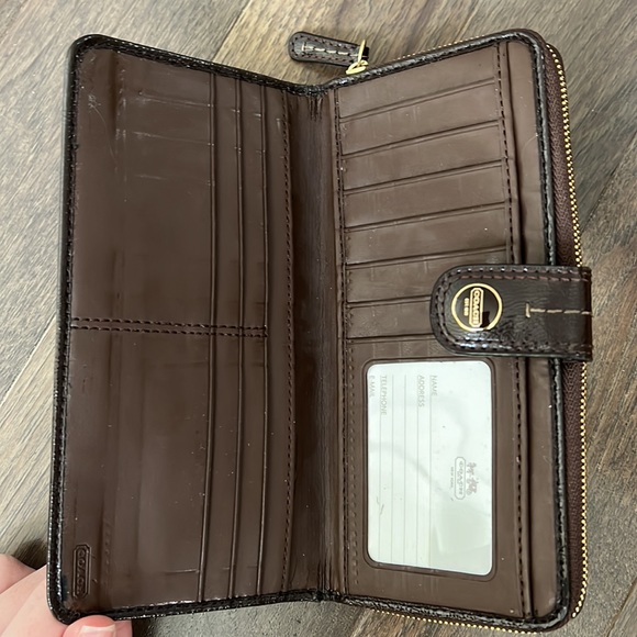 Authentic Coach Shoulder Bag and Matching Wallet - Picture 6 of 9